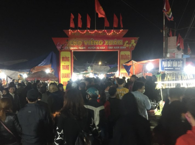 Lễ hội chợ Viềng xuân khai hội đêm khuya ngày mùng 7 tháng Giêng âm lịch
