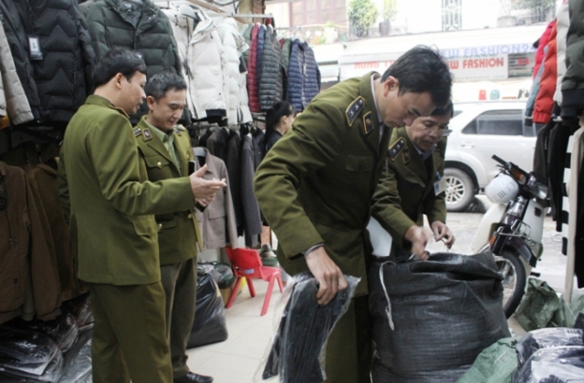 Hà Nội: Kiểm tra tình hình vi phạm hàng giả, hàng nhái trước Tết Nguyên đán Kỷ Hợi 2019