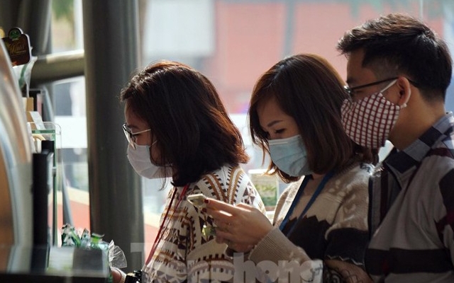 Phòng ngừa lây lan virus Corona nhiều chung cư tại Hà Nội yêu cầu người dân đeo khẩu trang