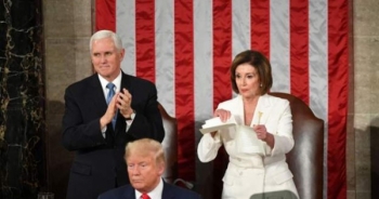 Chủ tịch Hạ viện Mỹ xé nát bài phát biểu liên bang của ông Trump