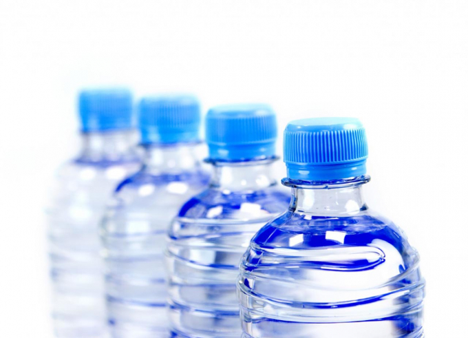 kết quả kiểm nghiệm mẫu sản phẩm nước uống đóng chai nhãn hiệu AZ, (lô sản xuất ngày 19/12/2019, hạn sử dụng 12 tháng) của cơ sở sản xuất nêu trên không đạt yêu cầu về chỉ tiêu vi sinh P.aeruginosa.