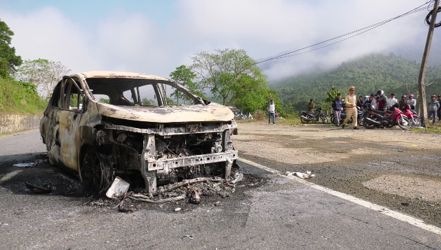 Quảng Nam: Ô tô phát nổ trên đường khiến 2 hành khách tử vong