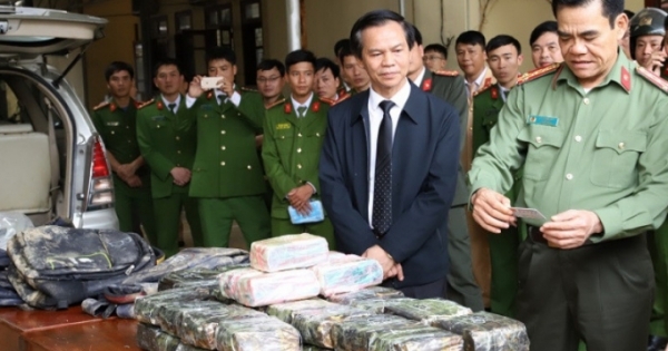 Hà Tĩnh: Thưởng nóng lực lượng đánh án 45kg ma túy đá ở Hương Sơn