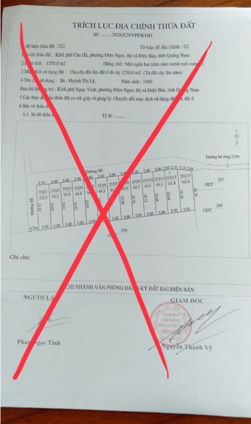 uyên đã làm giả trích lục bằng cách cắt dán phần dấu đỏ và chữ ký của chi nhánh Văn phòng đăng ký đất đai Điện Bàn.
