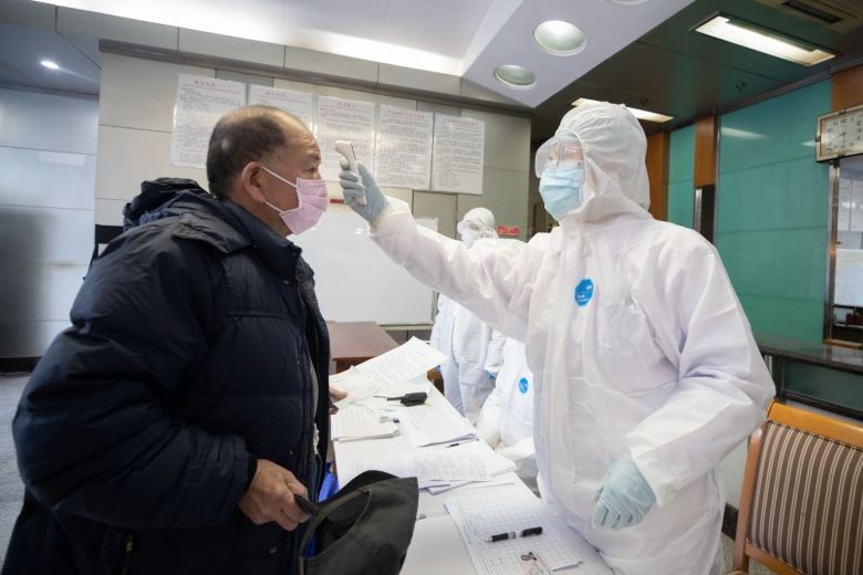 40 nhân viên y tế bệnh viện Vũ Hán bị lây nhiễm virus corona - 1