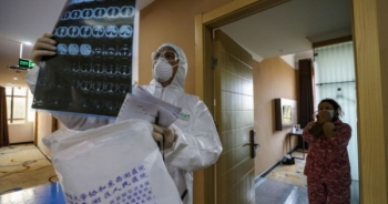Quan chức Trung Quốc nói virus corona có thể lây truyền qua bụi khí