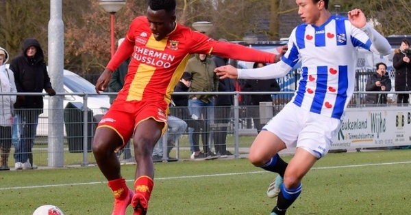 Văn Hậu lần đầu đá chính trong vai trò trung vệ ở đội trẻ Heerenveen