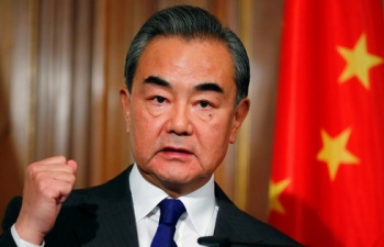 Trung Quốc lại lớn tiếng chỉ trích Mỹ phản ứng “thái quá” trước dịch Covid-19