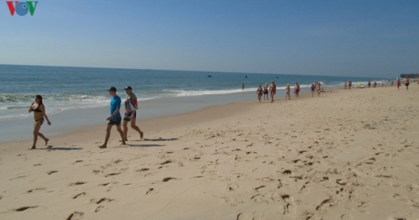 Du khách Nga đột tử khi chơi bóng chuyền trên bãi biển Bình Thuận