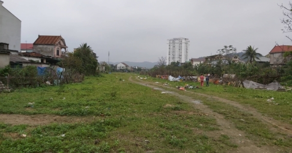 Vụ làm đường bằng rác ở Nghệ An: Công ty Vinhland không khắc phục