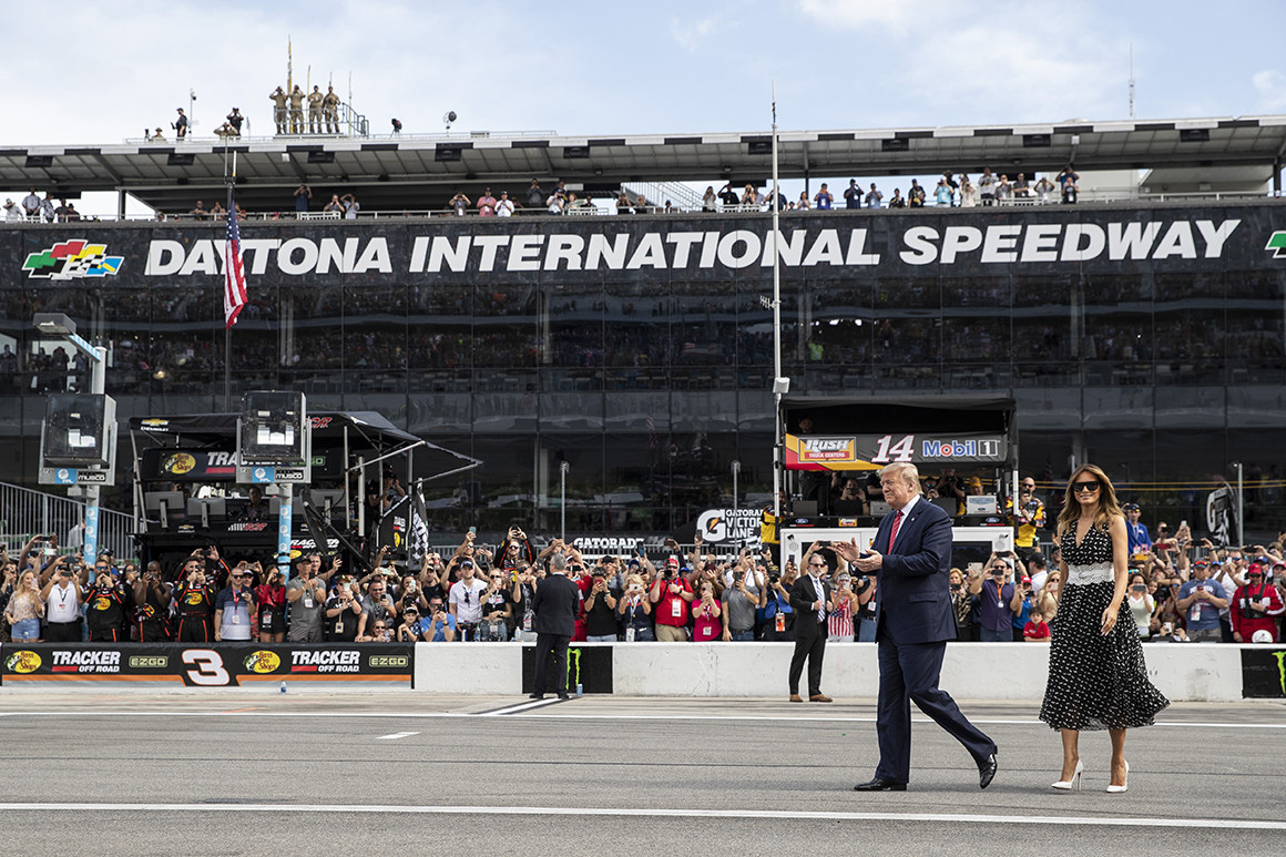 Tổng thống Trump tự tay lái Quái thú trên đường đua danh giá nhất của Mỹ - Ảnh 6.
