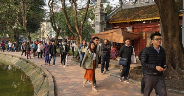 Các điểm tham quan du lịch Hà Nội dần đông khách trở lại
