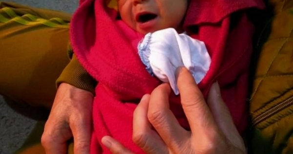 Gia Lai: Bé sơ sinh bị bỏ rơi trước cổng tịnh xá