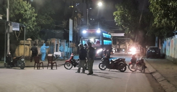 Phong tỏa xe khách chở sinh viên từ Hà Nội về, cách ly ngay trong đêm
