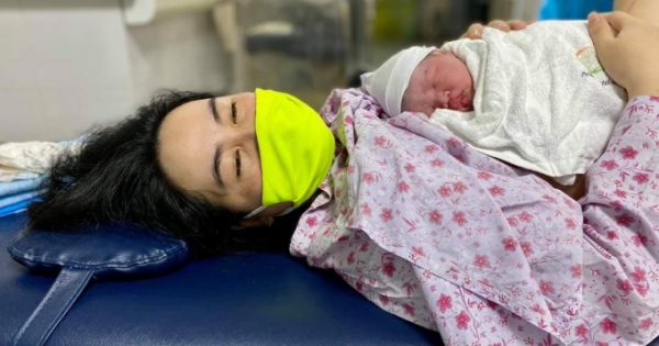 Quảng Ninh: Bé gái nặng 3,4 kg chào đời mạnh khoẻ tại khu cách ly