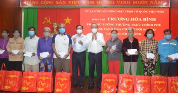 Phó Thủ tướng Thường trực thăm, tặng quà Tết người dân nghèo tỉnh Sóc Trăng