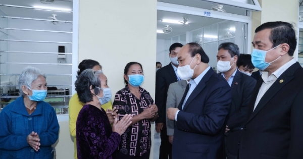 Thủ tướng Nguyễn Xuân Phúc thăm và tặng quà Tết tại Trung tâm Bảo trợ xã hội tỉnh Quảng Nam