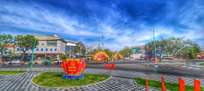 Địa điểm tổ chức tại đường Nguyễn Tất Thành (đoạn từ đầu vòng xoay Công viên Tượng Đài Chiến Thắng, đường Trần Hưng Đạo – Nguyễn Tất Thành đến đầu đường Tuyên Quang).