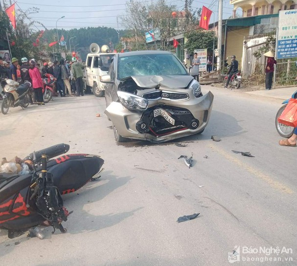Trong ngày nghỉ lễ tết thứ 2, cả nước xảy ra 25 vụ tai nạn khiến 16 người thiệt mạng (ảnh minh hoạ một vụ tai nạn tại Nghệ an ngày 30 Tết: Nguồn báo Nghệ An).