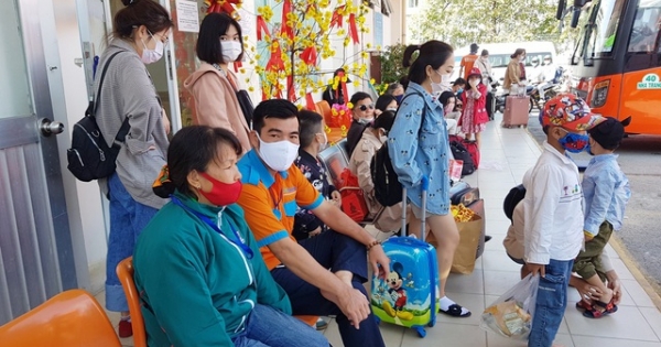 Nha Trang: Các nhà xe "méo mặt" vì vắng khách