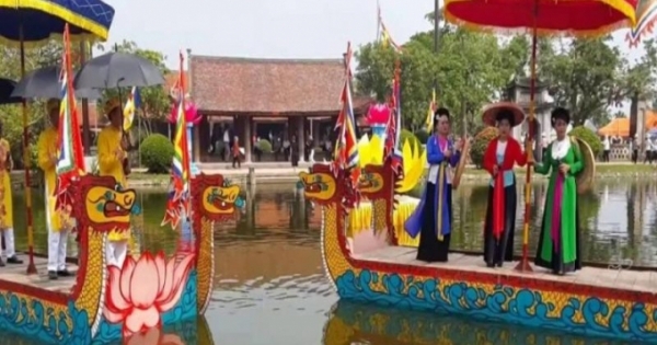 Đi du lịch nước ngoài, đón lễ hội làng… qua online
