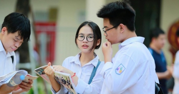 Tuyển sinh lớp 10 ở Hà Nội: Phụ huynh bối rối chọn trường