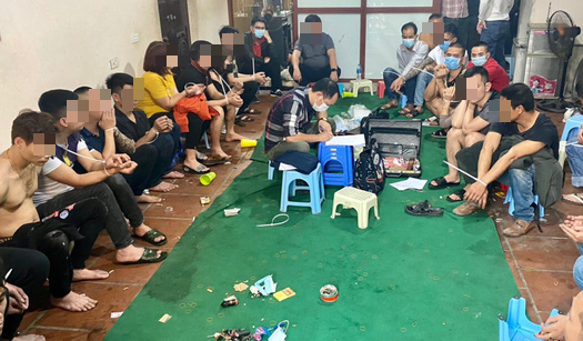 Tạm giữ 20 đối tượng đánh bạc xóc đĩa tại huyện Thường Tín