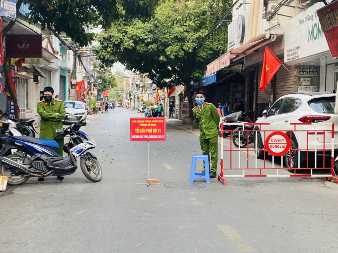 Chốt kiểm soát dịch bệnh tại Tổ dân phố số 11, phường Dư Hàng, quận Lê Chân