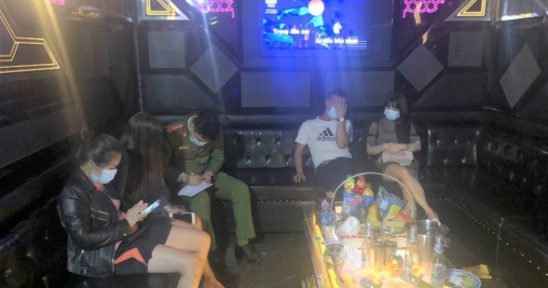 Ninh Bình: Bất chấp lệnh cấm, vẫn mở cửa cho 27 khách hát karaoke trong phòng