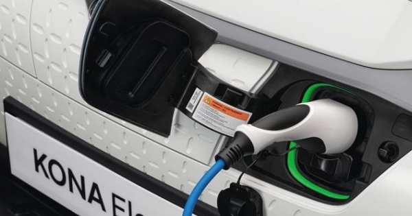 Tin kinh tế 6AM: Hyundai triệu hồi 82.000 ô tô điện; Xăng dầu lên giá mạnh gây áp lực lạm phát