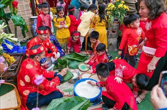Những yếu tố văn hóa Tết Nguyên đán của người Việt xuất hiện khi nói về bánh chưng, bánh dày