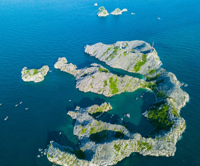 Di sản đề cử Vịnh Hạ Long - Quần đảo Cát Bà có trên 1.100 hòn đảo lớn, nhỏ