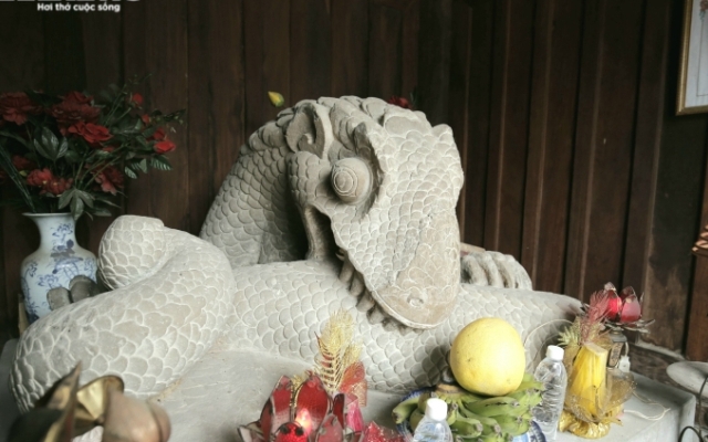 Độc đáo pho tượng rồng đá 'miệng cắn thân, chân xé mình' ở Bắc Ninh