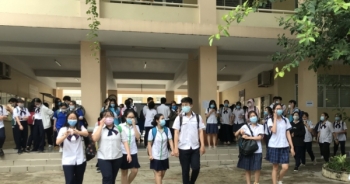 Học sinh Bình Dương phấn khởi trở lại trường lớp