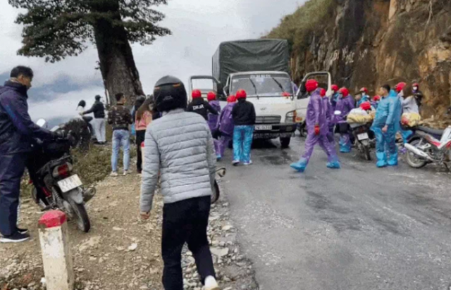Hà Giang: Công an vào cuộc vụ tài xế xe tải bị nhóm phượt thủ hành hung