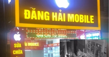 Video: Hai “đạo chích” trộm sạch điện thoại của một cửa hàng tại Bắc Ninh