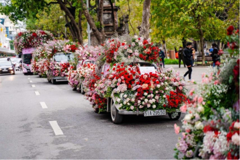 Valentine 2022: Ấn tượng màn tỏ tình với 99.999 bông hồng ở Hà Nội