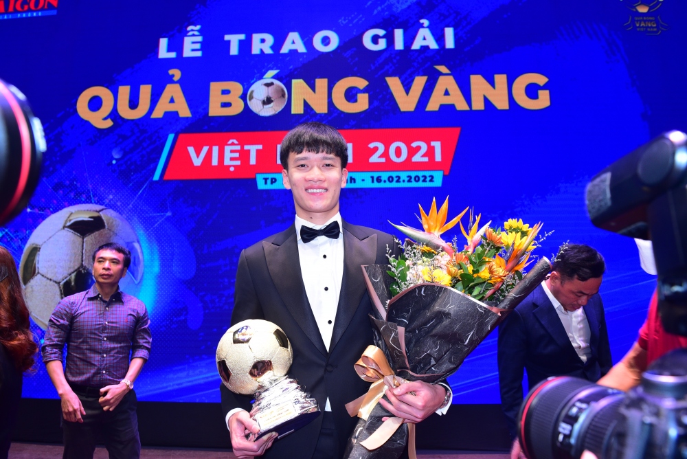 Hoàng Đức giành Quả bóng Vàng Việt Nam 2021 (Ảnh: BTC).