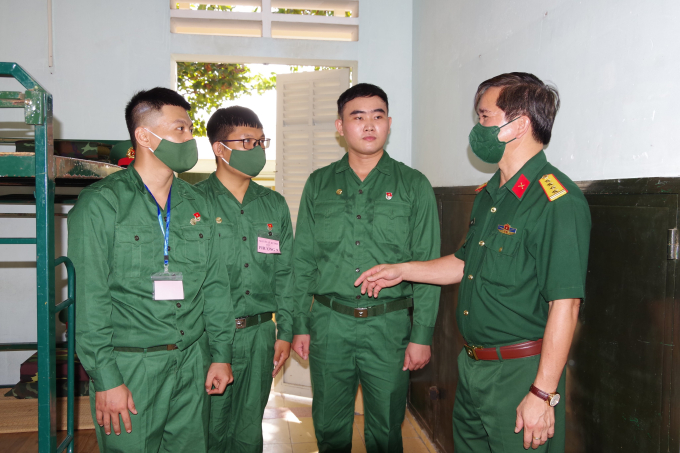 Đại tá Lê Khắc Huy, Chính ủy Sư đoàn 309 động viên chiến sĩ mới