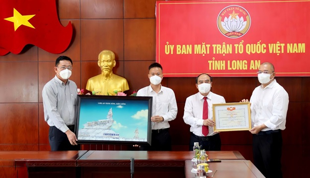 Long An tiếp nhận 1 tỉ đồng từ Chi hội TP HCM của Hiệp hội doanh nghiệp Trung Quốc tại Việt Nam