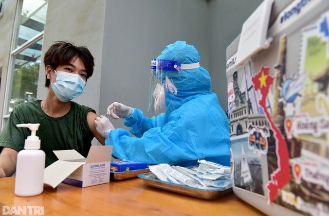 Hà Nội yêu cầu rà soát, tiếp tục phủ vaccine ngừa COVID-19 trong tháng 2