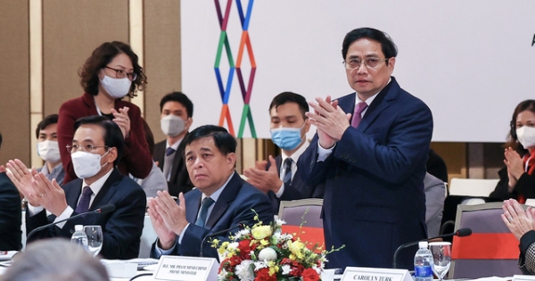 Thủ tướng dự phiên cấp cao Diễn đàn Doanh nghiệp Việt Nam