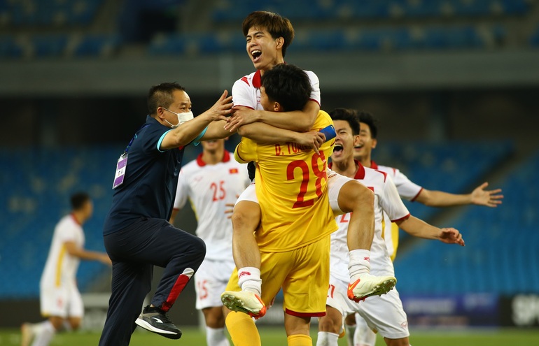 Báo Trung Quốc nể phục sự quả cảm của U23 Việt Nam.
