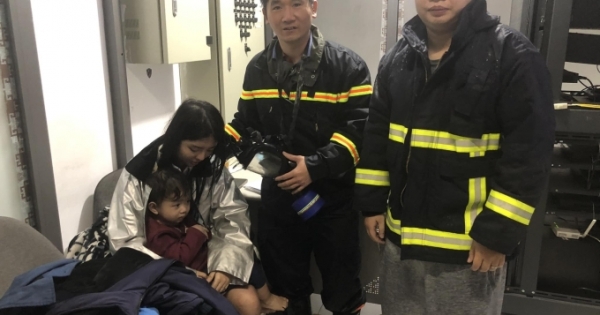 Hà Nội: Cứu 3 người khỏi đám cháy lúc rạng sáng
