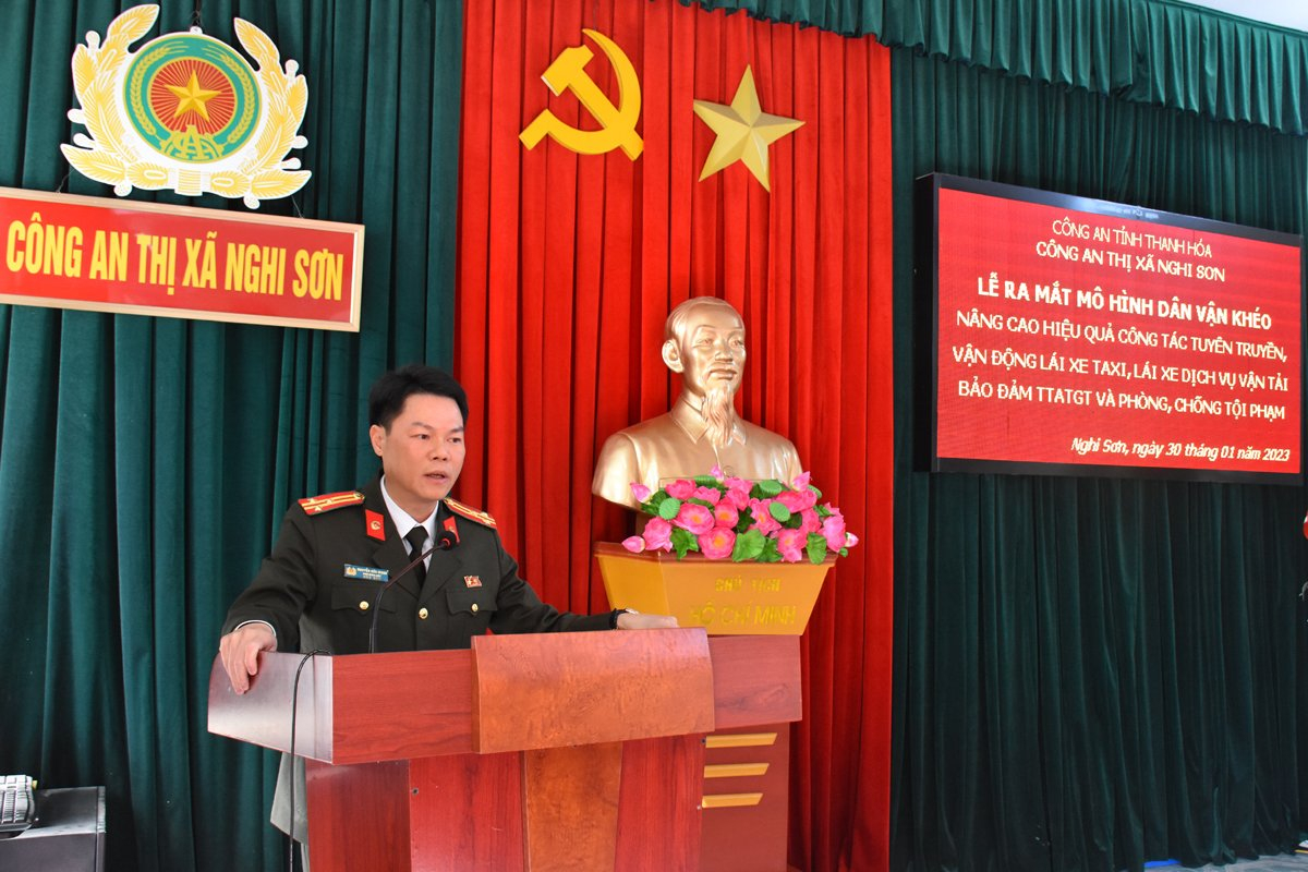 Thượng tá Nguyễn Hữu Mạnh, Phó Giám đốc Công an tỉnh phát biểu chỉ đạo tại buổi Lễ.