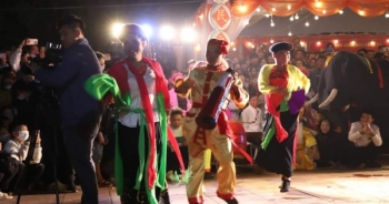 Hàng nghìn người "ngượng đỏ mặt" xem lễ hội "linh tinh tình phộc" độc đáo nhất ở Phú Thọ lúc nửa đêm