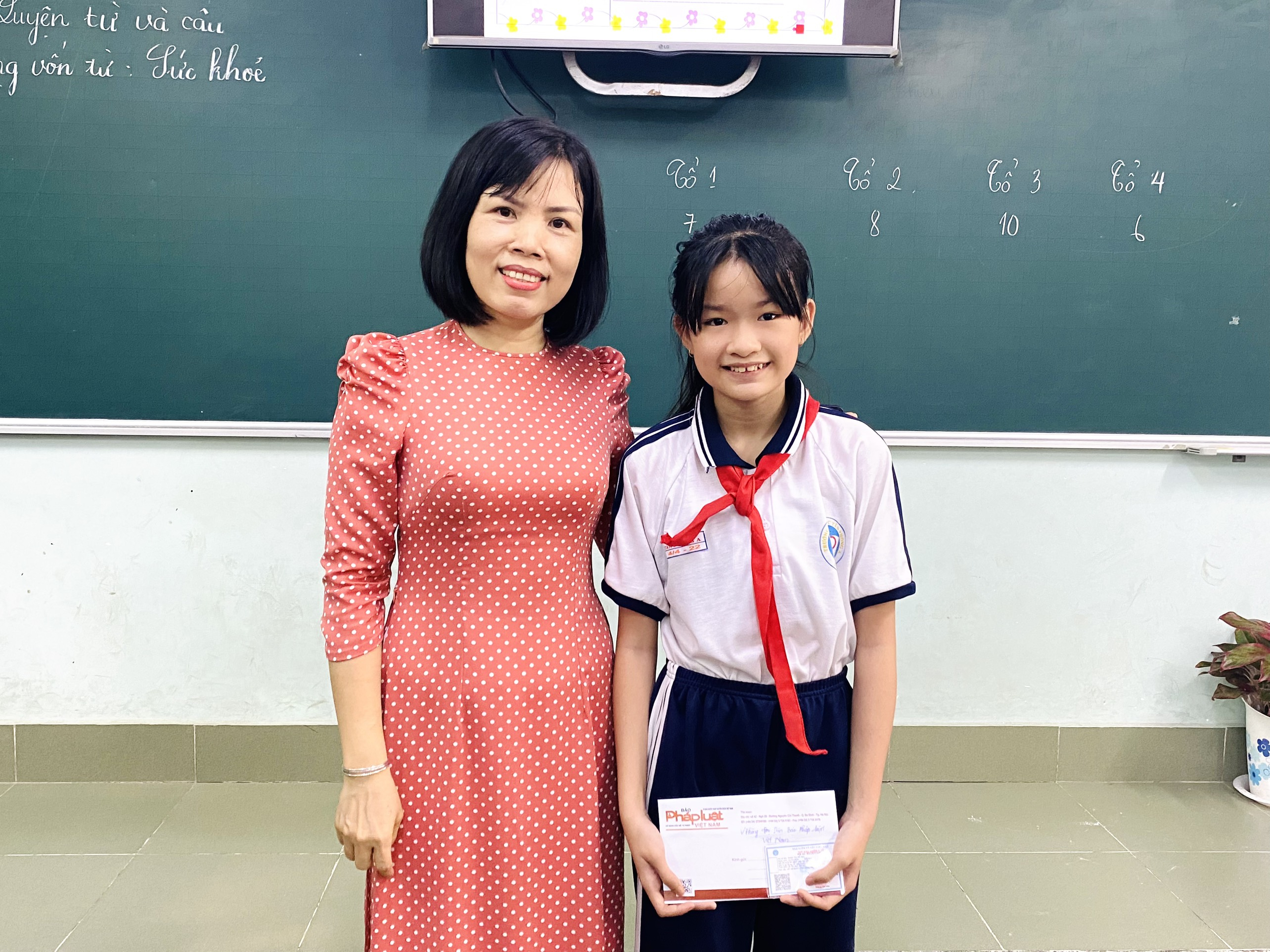 Hiệu trưởng Trường Tiểu học Tân Phong A, Cô Trịnh Thị Thanh Tâm  cảm ơn quý báo đã quan tâm học sinh có hoàn cảnh khó khăn của trường.