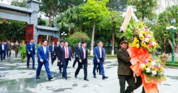 Trưởng Ban Kinh tế Trung ương dâng hoa, dâng hương tưởng niệm Chủ tịch Hồ Chí Minh