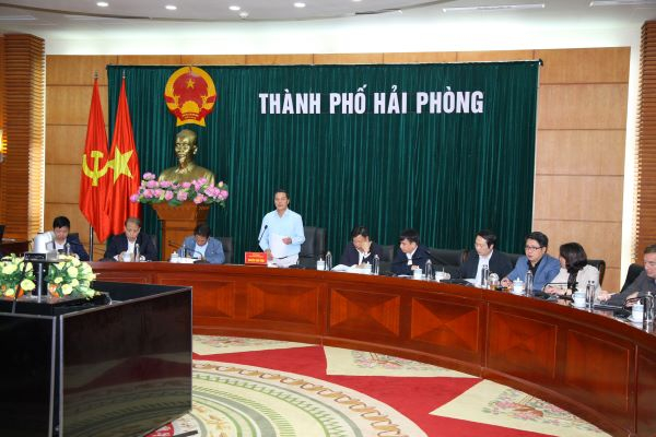 Chủ tịch UBND TP Hải Phòng Nguyễn Văn Tùng chủ trì, phát biểu tại cuộc họp