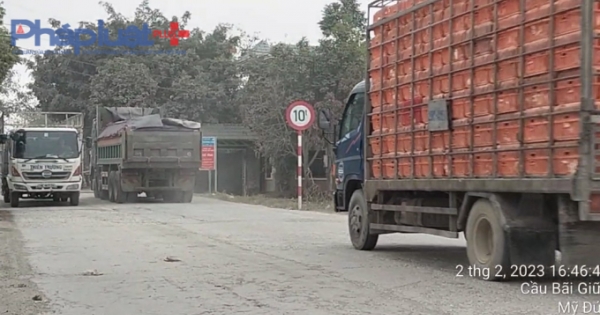 Hà Nội: Hàng loạt xe tải trọng lớn "hành quân" đầu năm